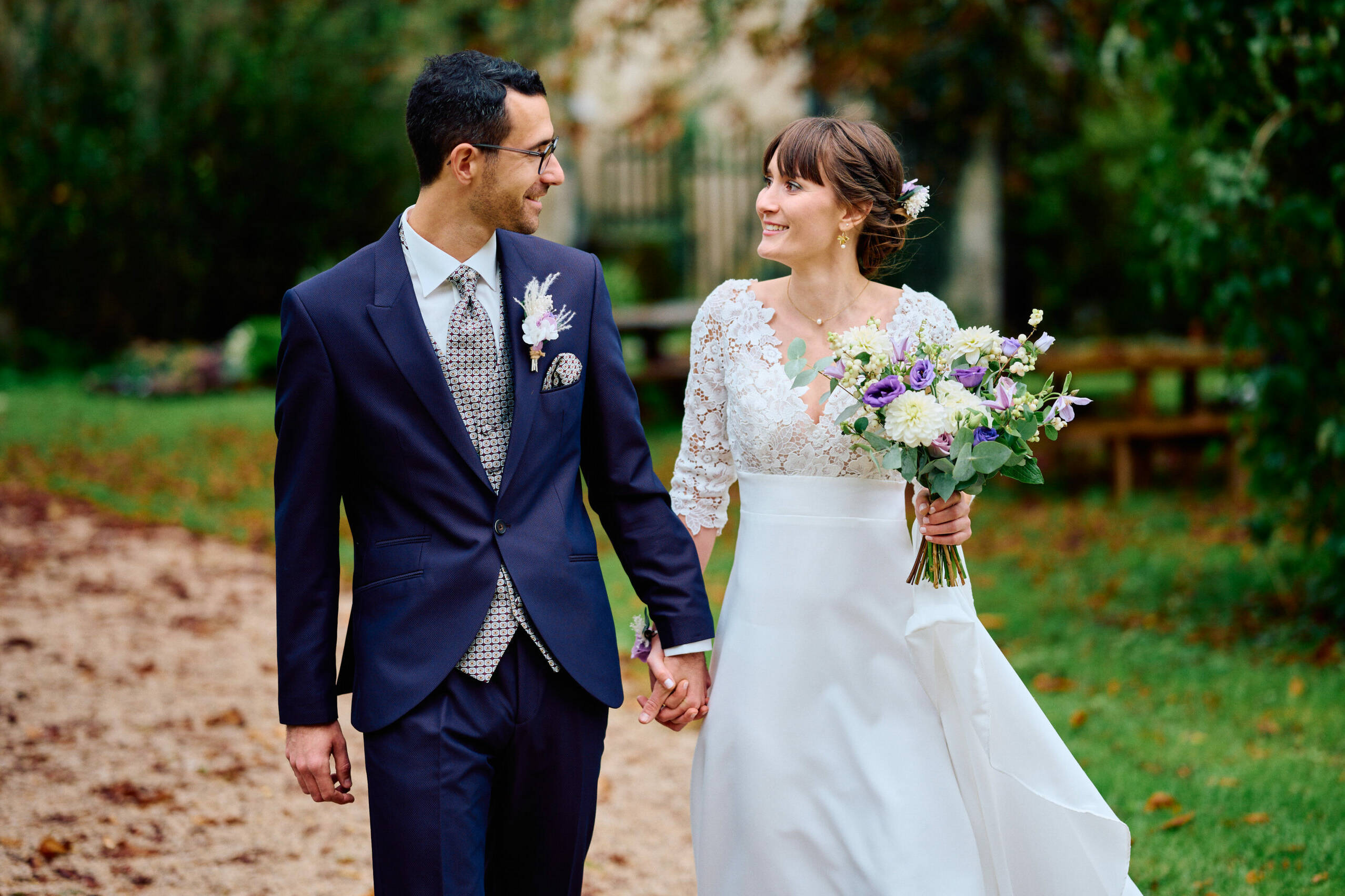 Mariage de Loriane et Quentin à la Villa Paladienne à Syam, dans le Jura. Cérémonie romantique capturée par Nicolas Vieille